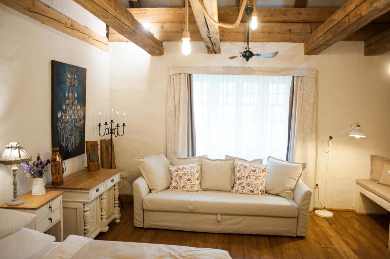 Pajta Apartman Es Vendeghaz Tata Εξωτερικό φωτογραφία